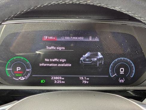 Used 2022 Audi e-tron Premium Plus w/ Premium Plus Package image 26