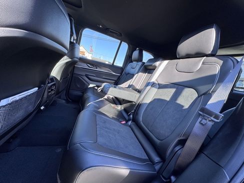 New 2026 Jeep Grand Cherokee Laredo image 15