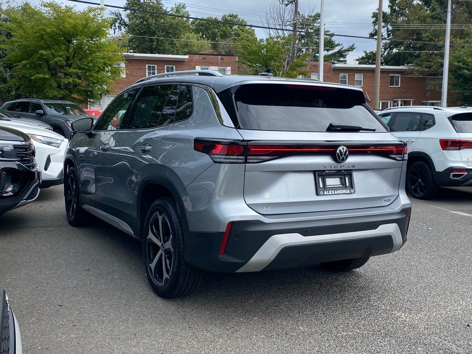 Certified 2025 Volkswagen Tiguan SE AWD/4WD image 5