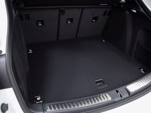 Certified 2025 Porsche Macan image 31