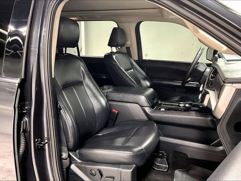 Used 2022 Ford Expedition XLT RWD image 9