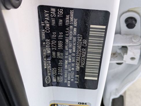 Used 2025 Hyundai Venue SEL image 32