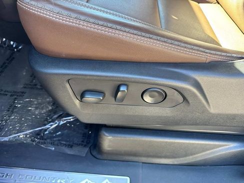 Certified 2024 Chevrolet Suburban High Country w/ Advanced Technology Package image 27