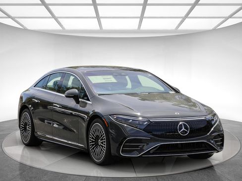 Used 2024 Mercedes-Benz EQS 580 4MATIC Sedan image 5