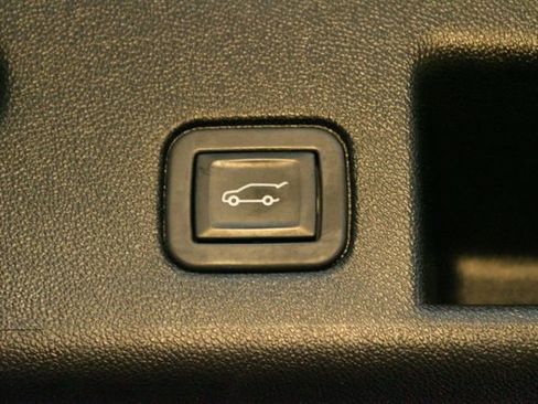 Used 2022 Chevrolet Equinox Premier image 14