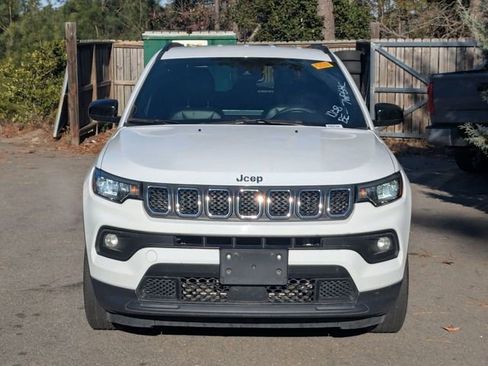 Used 2024 Jeep Compass Latitude image 8