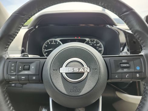 Used 2023 Nissan Pathfinder SL AWD/4WD image 30