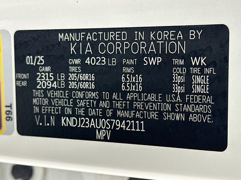Used 2025 Kia Soul LX w/ LX Technology Package FWD image 12