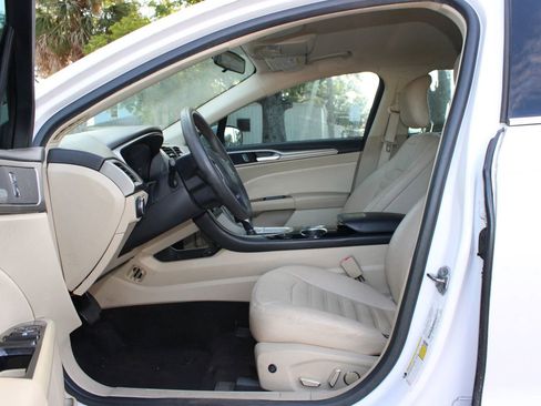 Used 2013 Ford Fusion SE FWD image 6