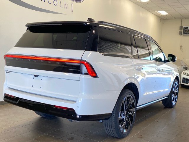 New 2027 Lincoln Navigator Black Label AWD/4WD image 10