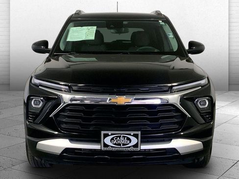 Used 2025 Chevrolet TrailBlazer LT AWD/4WD image 2