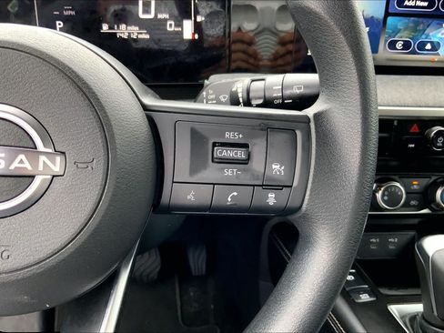 Used 2025 Nissan Kicks SV AWD/4WD image 46