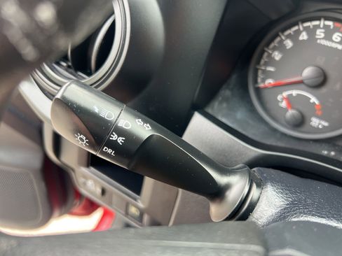 Used 2018 Toyota Tacoma SR RWD image 22