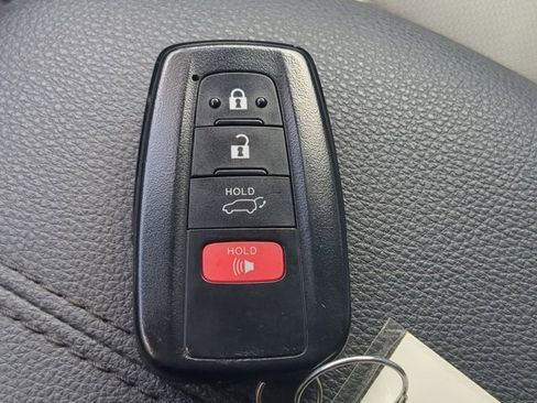 Used 2019 Toyota RAV4 Limited image 24