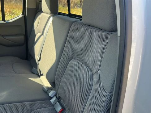 Used 2021 Nissan Frontier SV w/ Midnight Edition Floor Mats image 31