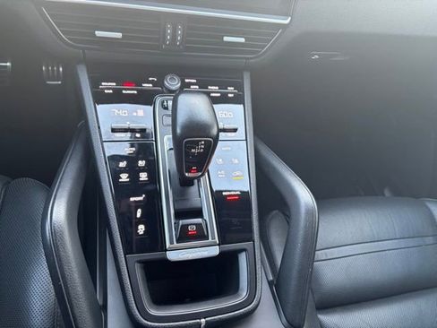 Used 2020 Porsche Cayenne S AWD/4WD image 19