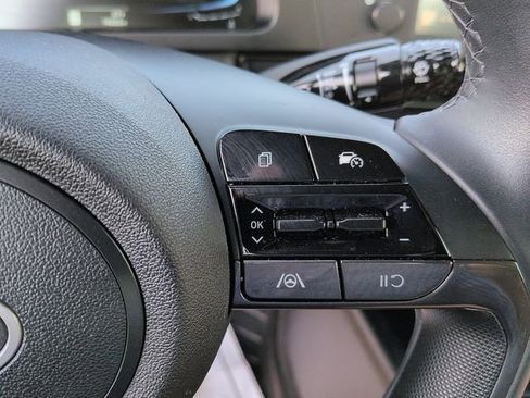 Used 2025 Hyundai Elantra Sport FWD image 17