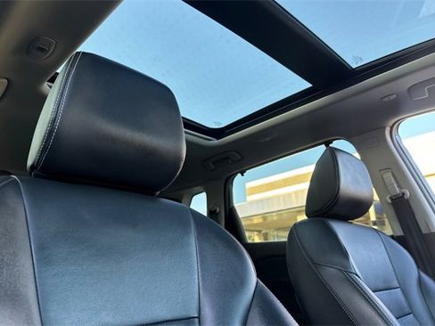 Used 2022 Nissan Rogue SL w/ SL Premium Package image 20