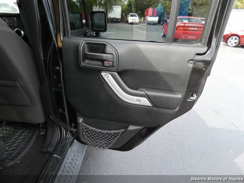 Used 2017 Jeep Wrangler Unlimited Sahara w/ Connectivity Group AWD/4WD image 51