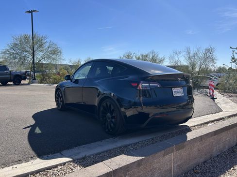 Used 2022 Tesla Model Y Performance image 5
