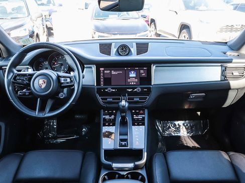 Used 2023 Porsche Macan Turbo image 12