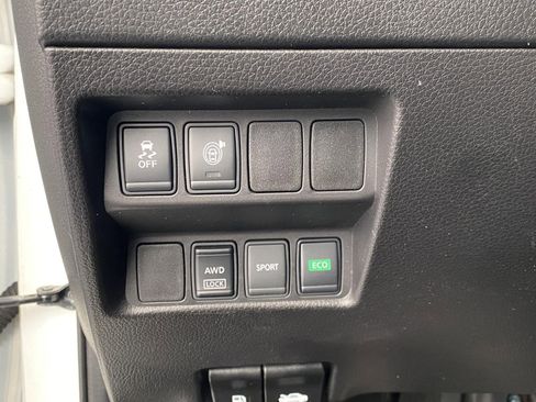 Used 2017 Nissan Rogue SV AWD/4WD image 28