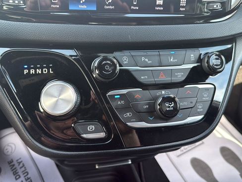 Used 2025 Chrysler Pacifica Select FWD image 24