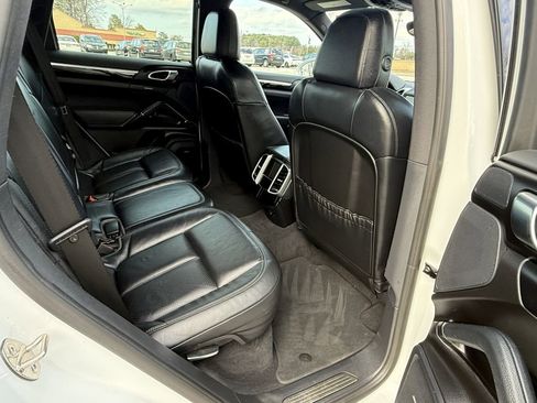 Used 2016 Porsche Cayenne AWD/4WD image 25