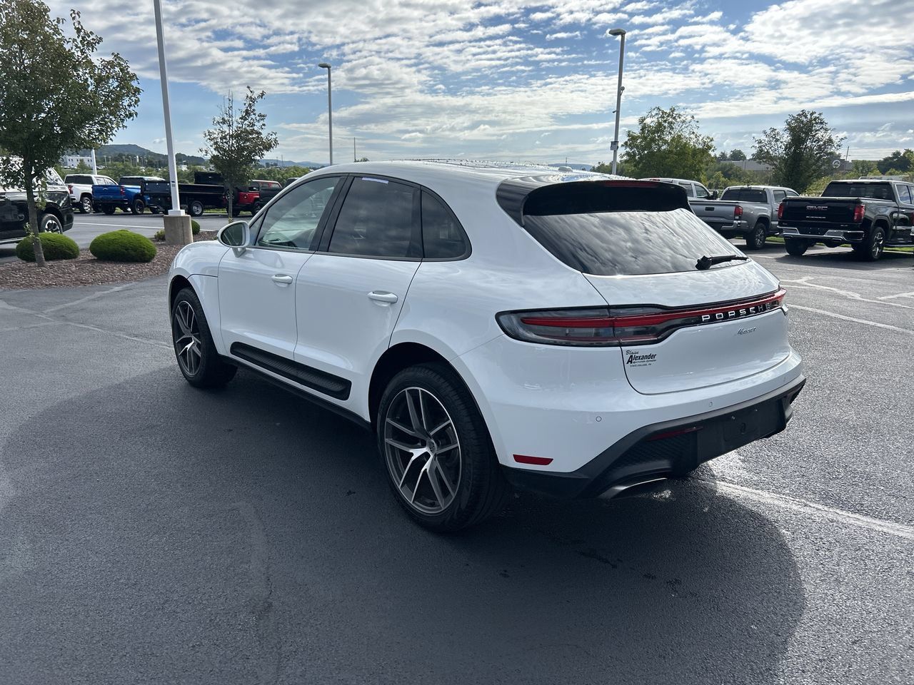 Used 2025 Porsche Macan AWD/4WD image 5