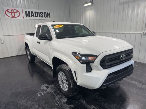 Used 2025 Toyota Tacoma SR image 4