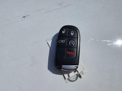 Used 2019 Jeep Grand Cherokee Laredo image 10