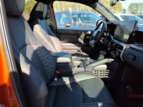 Used 2025 Toyota Tacoma TRD Off-Road AWD/4WD image 15