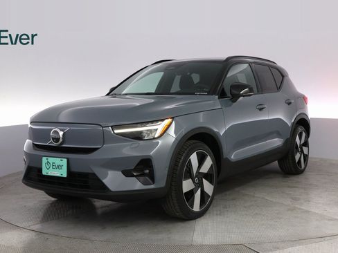 Used 2023 Volvo XC40 Recharge Ultimate image 2