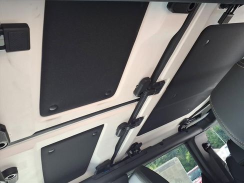 New 2025 Ford Bronco Badlands image 7