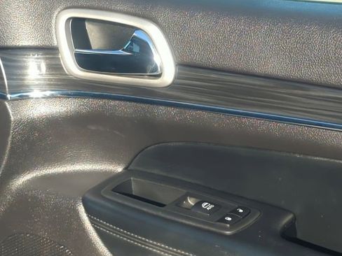 Used 2020 Jeep Grand Cherokee Limited w/ Luxury Group II image 29