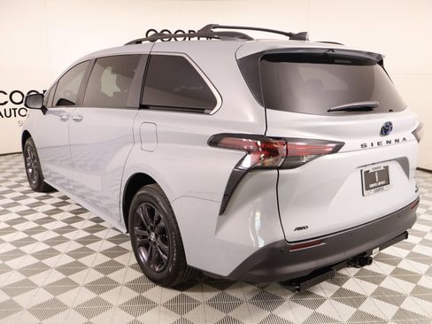 Used 2024 Toyota Sienna XLE Woodland Edition AWD/4WD image 25