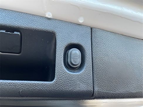 Used 2019 GMC Yukon XL Denali image 43