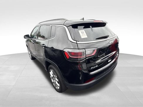 Used 2023 Jeep Compass Latitude w/ Sun and Sound Group AWD/4WD image 5