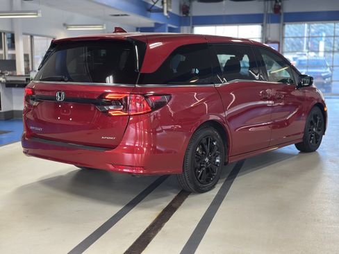 Used 2023 Honda Odyssey Sport image 4