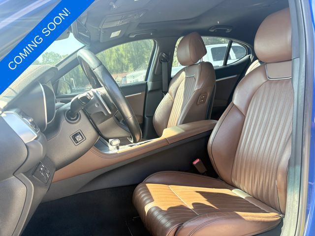 Used 2020 Genesis G70 3.3T w/ Elite Package RWD image 3