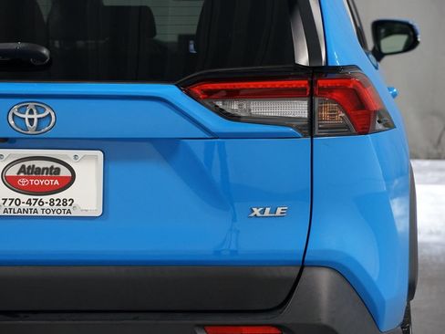 Used 2021 Toyota RAV4 XLE Premium FWD image 10