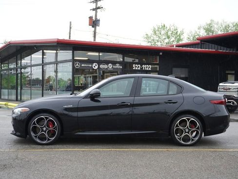 Used 2022 Alfa Romeo Giulia Veloce AWD/4WD image 4