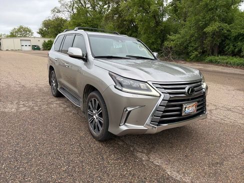 Used 2021 Lexus LX 570 4WD w/ Luxury Package image 13