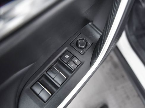 Used 2021 Toyota RAV4 XLE Premium image 10