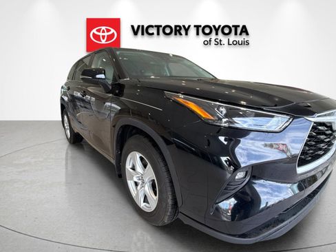 Used 2024 Toyota Highlander LE image 1