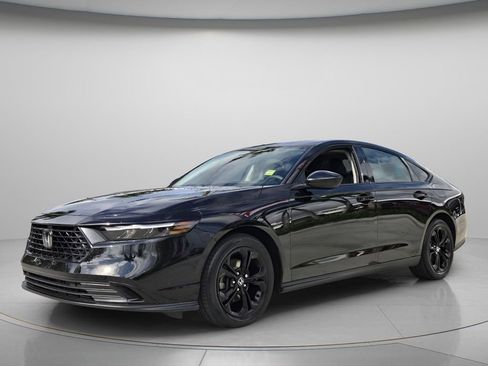 Used 2025 Honda Accord SE image 9