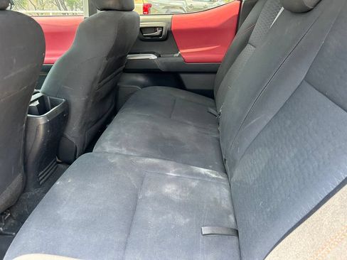 Used 2019 Toyota Tacoma SR5 AWD/4WD image 16
