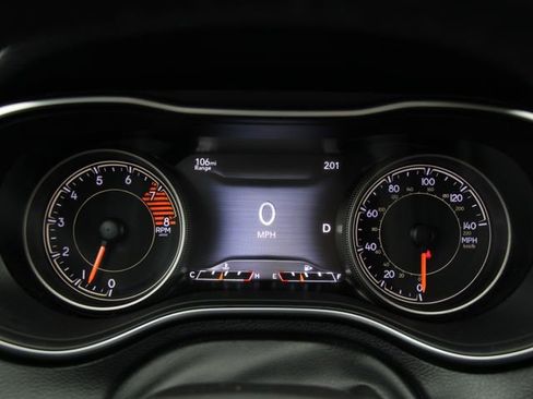 Used 2019 Jeep Cherokee Limited w/ Technology Group image 18