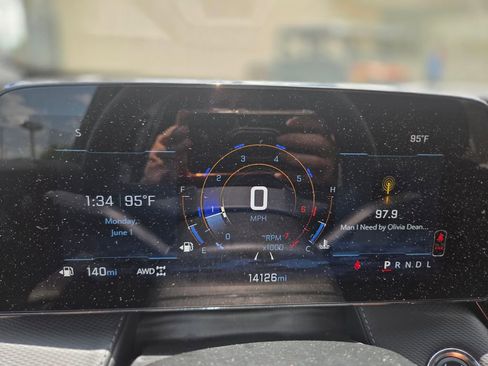 Used 2026 Chevrolet Equinox LT AWD/4WD image 19