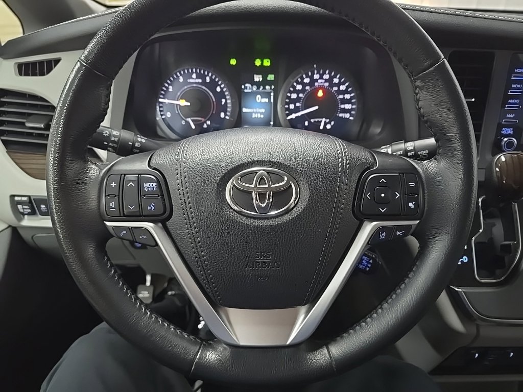 Used 2019 Toyota Sienna XLE w/ XLE Navigation Package FWD image 19